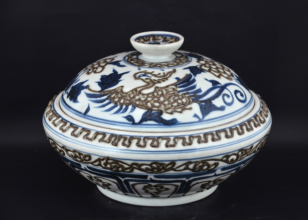Bowl and cover Ming Dynasty